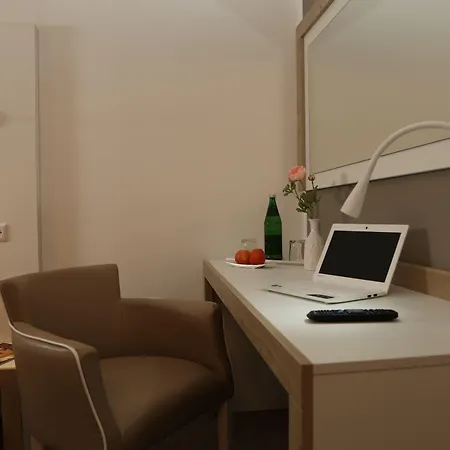 Hotel Confour 3*
