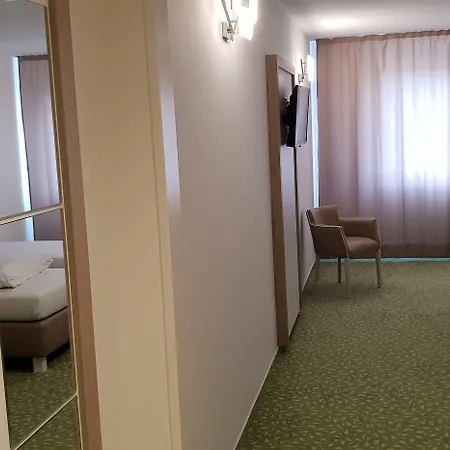 Confour 3* Burgdorf (Hannover)