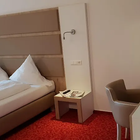Hotel Confour 3*