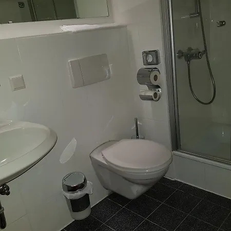 Отель Confour 3*