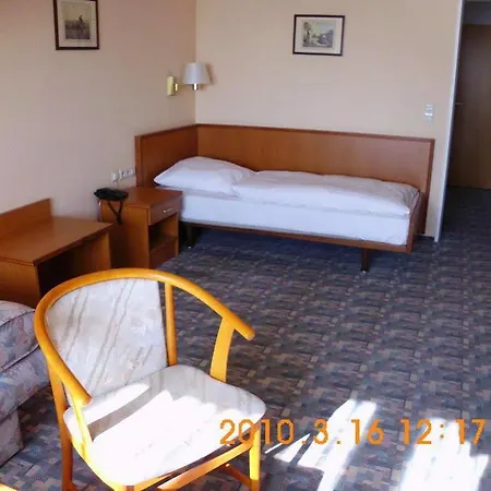 Confour Hotel 3* Burgdorf (Hannover)